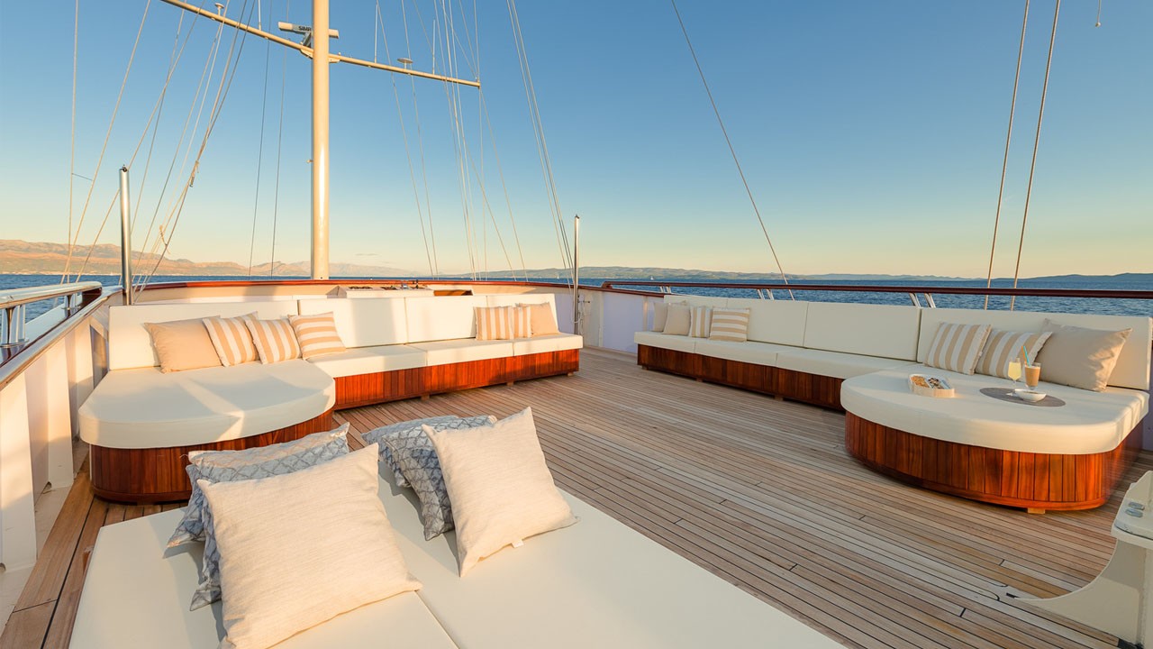 SON DE MAR Sunbathing And Lounge Area Luxury Yacht Browser By